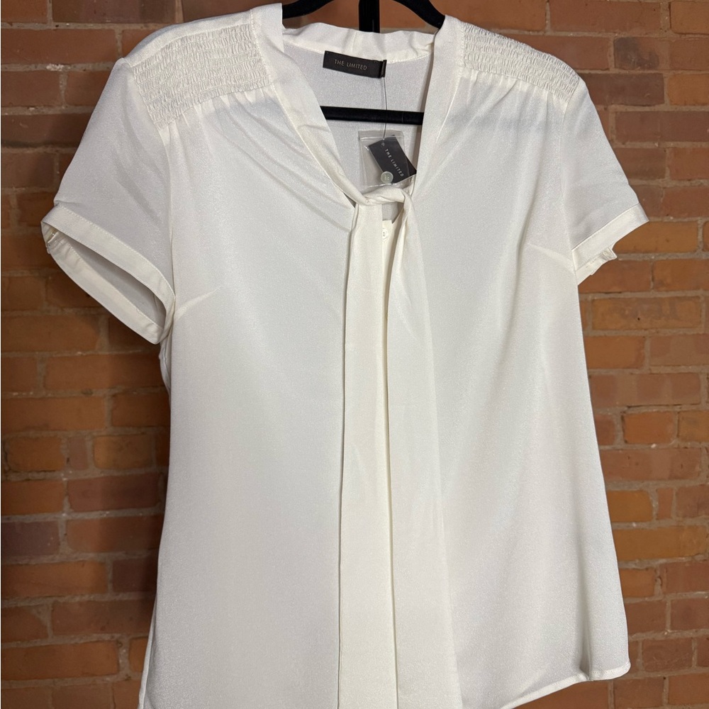 The Limited Off-White Short Sleeve Tie Front Blouse NWT Sz L